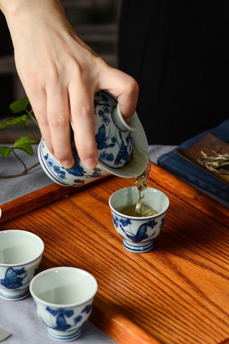 Butterflies Chinese Gaiwan Tea Set, Blue White Kung Fu Tea Set - 1 Gaiwan and 4 Cups, Ming Yongle Style - Gongfu Tea Lover Collection