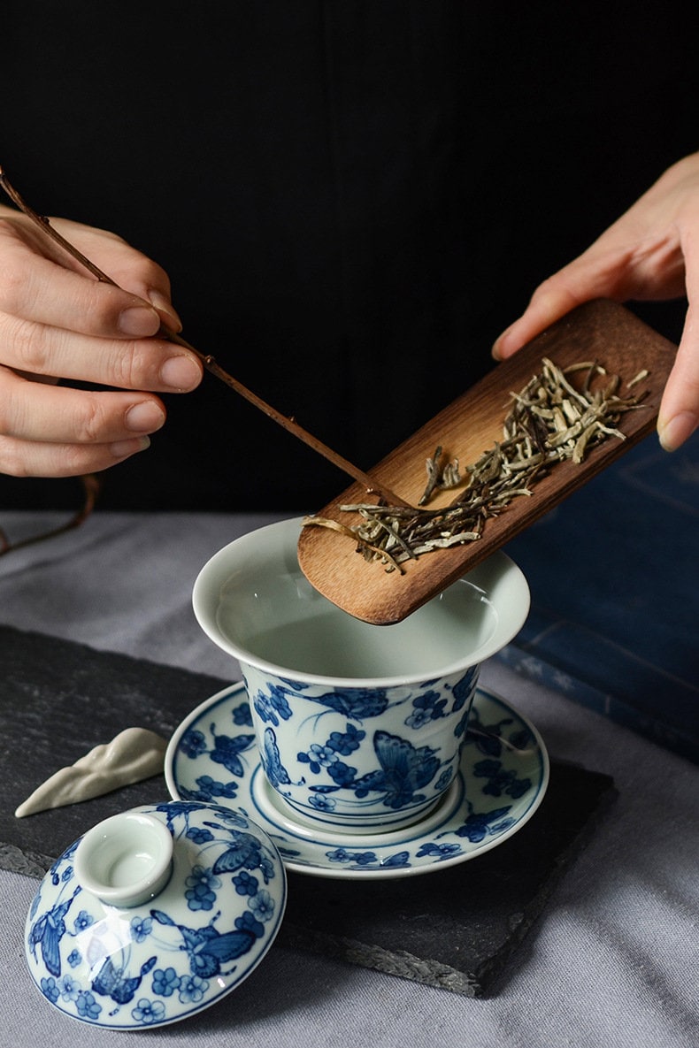 Butterflies Chinese Gaiwan Tea Set, Blue White Kung Fu Tea Set - 1 Gaiwan and 4 Cups, Ming Yongle Style - Gongfu Tea Lover Collection