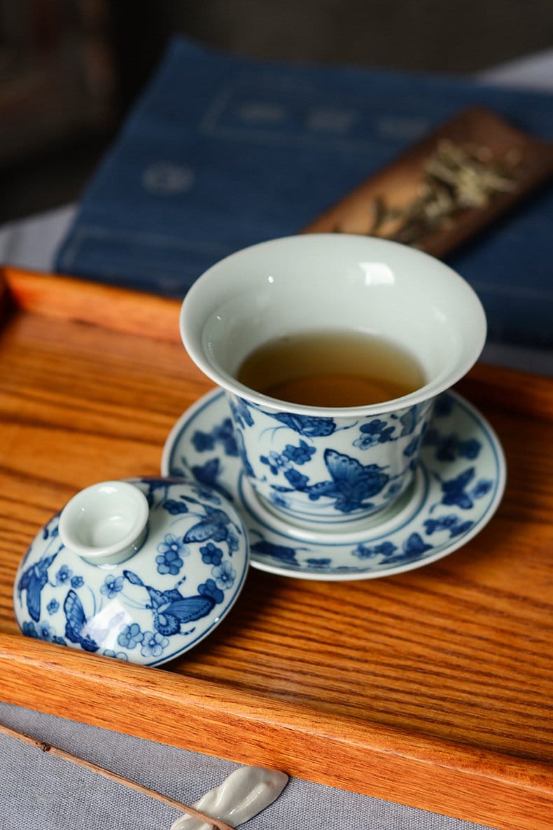 Butterflies Chinese Gaiwan Tea Set, Blue White Kung Fu Tea Set - 1 Gaiwan and 4 Cups, Ming Yongle Style - Gongfu Tea Lover Collection