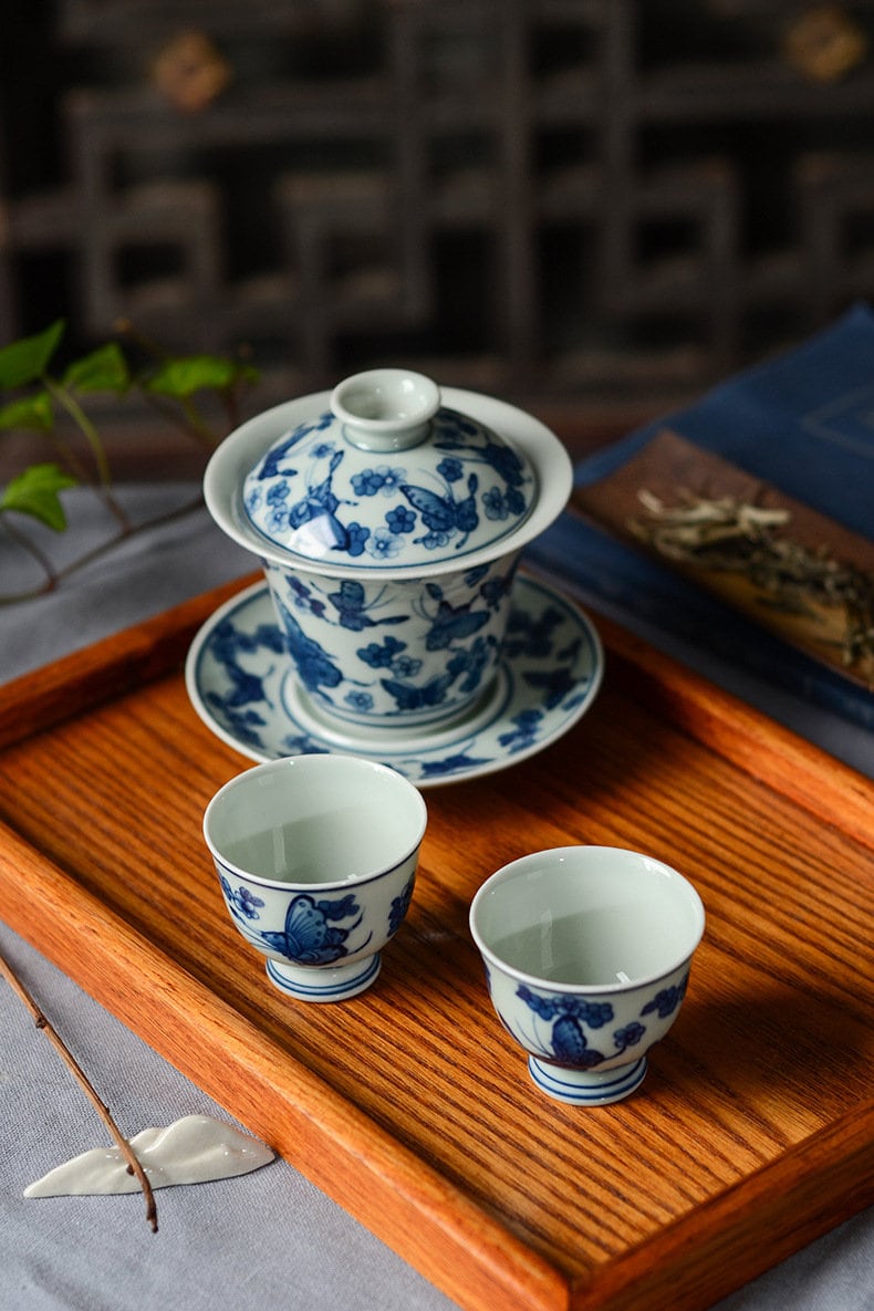 Butterflies Chinese Gaiwan Tea Set, Blue White Kung Fu Tea Set - 1 Gaiwan and 4 Cups, Ming Yongle Style - Gongfu Tea Lover Collection
