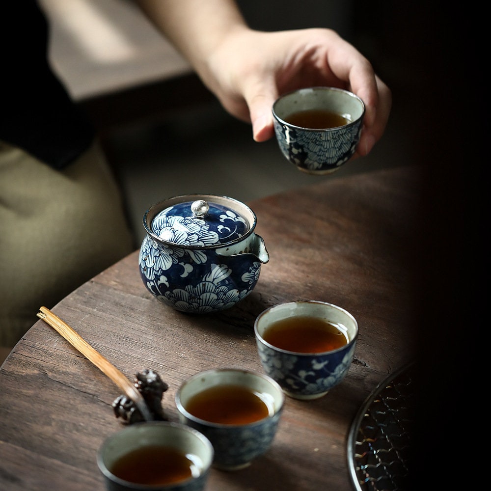 Handmade Stoneware Gongfu Teapot Set, Jingdezhen Blue White Floral Gaiwan Teapot Set - 1 Teapot 4 Cups, Gift for Tea Lovers, 2 Styles