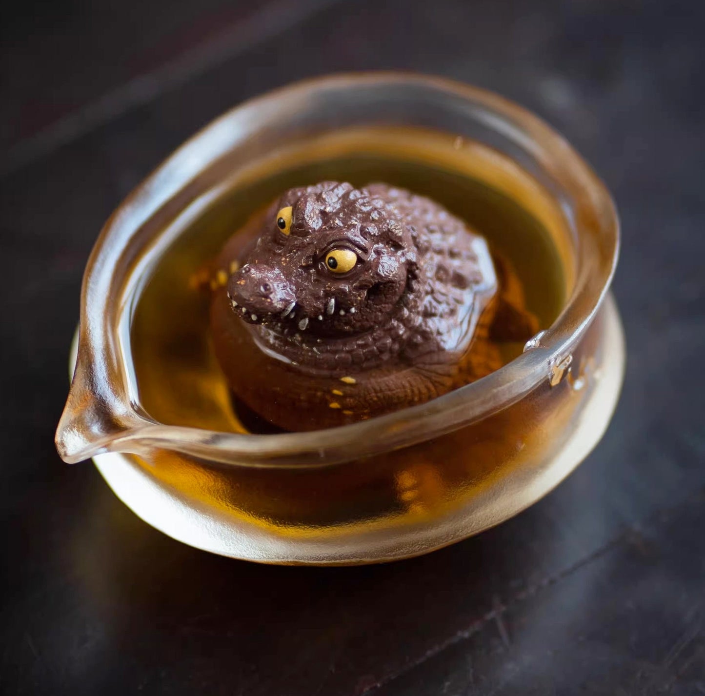 Crocodile Tea Pet, Yixing Zisha Crocodile Figurine, Handmade Tea Pet, Creative Small Animal Sculpture Decor for Tea Table & Desktop, 2Colors