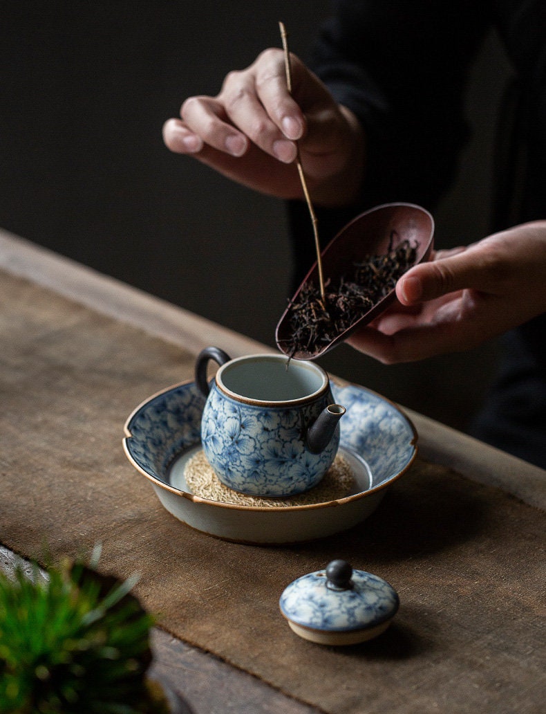 Hand Painted Ginkgo Leaves Ceramic Teapot Holder (Hu Cheng), Fanggu Style Blue White Teapot Stand, Cup Holder, Gongfu Tea Accessories